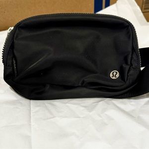 Black Lululemon everywhere belt bag 1L
